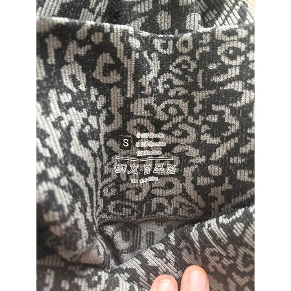 GUC Unbranded Women's Size Small Cheetah Print Athletic Set - Picture 3 of 4